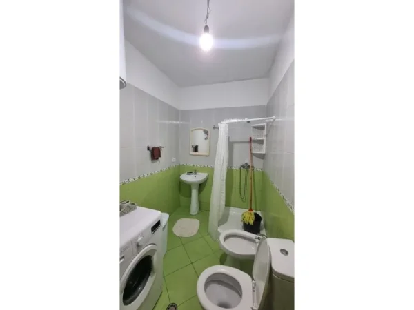 Tirane, jepet me qera apartament 2+1+Ballkon Kati 7, 113 m² 600 € (Unaza e Re)