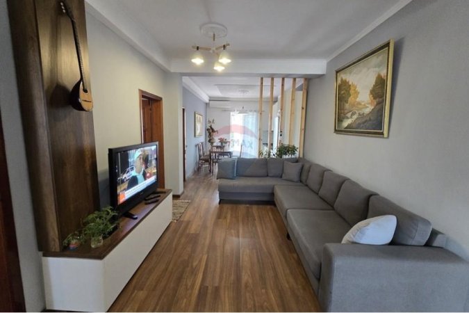 jepet me qera apartament Kati 3, 110 m² 550 € (Rruga 5 Maji)