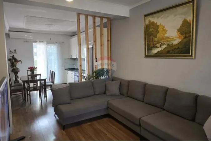 jepet me qera apartament Kati 3, 110 m² 550 € (Rruga 5 Maji)