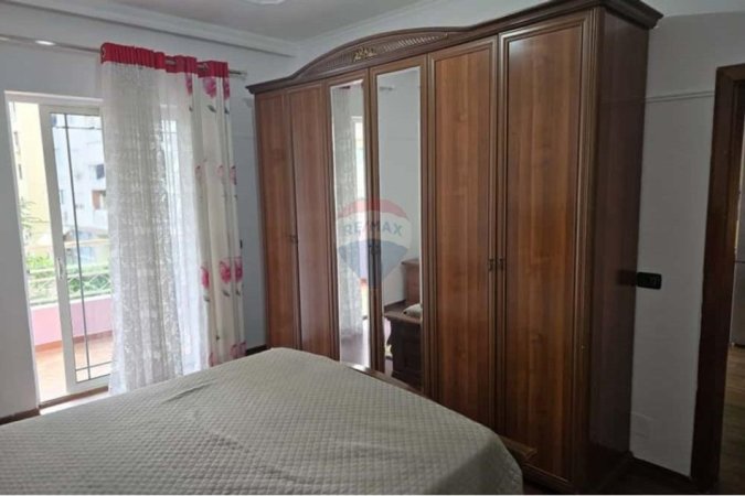 jepet me qera apartament Kati 3, 110 m² 550 € (Rruga 5 Maji)