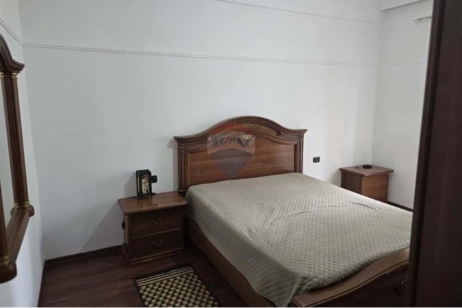 jepet me qera apartament Kati 3, 110 m² 550 € (Rruga 5 Maji)