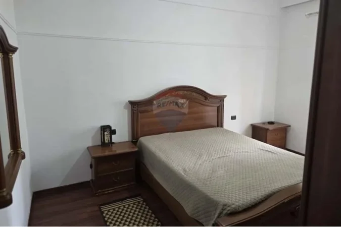 jepet me qera apartament Kati 3, 110 m² 550 € (Rruga 5 Maji)