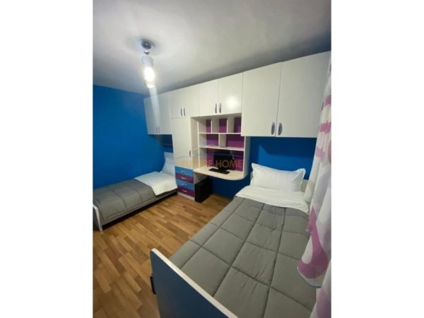 Tirane, jepet me qera apartament 2+1+Ballkon Kati 2, 80 m² 700 € (Zogu i Zi)