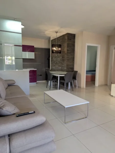 Tirane, jepet me qera apartament 3+1+Ballkon Kati 3, 90 m² 650 € (Pazari i Ri)