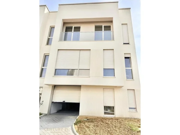 Tirane, jepet me qera Vile 3 Katshe Kati 3, 285 m² 1.400 € 