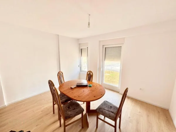 Tirane, jepet me qera Vile 3 Katshe Kati 3, 285 m² 1.400 € 