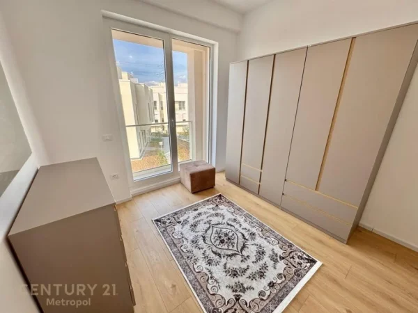 Tirane, jepet me qera Vile 3 Katshe Kati 3, 285 m² 1.400 € 
