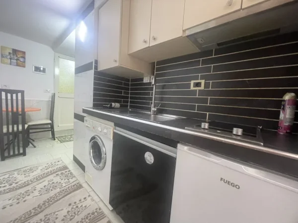 Tirane, jepet me qera garsonier Kati 1, 37 m² 370 € (Rruga 5 Maji prane qendres tregtare concord)