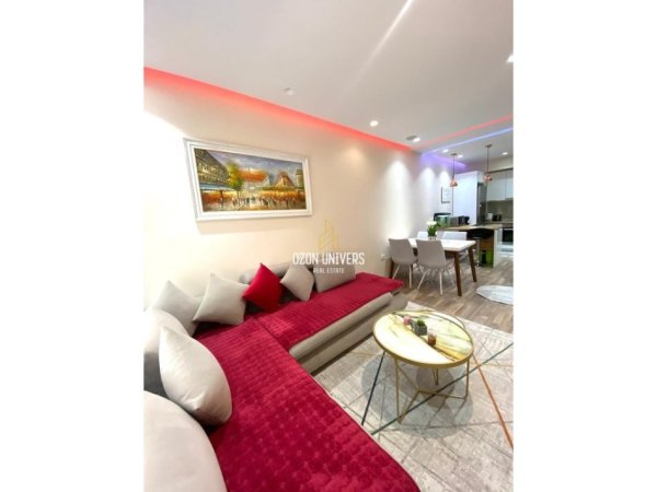 Tirane, jepet me qera apartament 2+1+Ballkon Kati 3, 93 m² 600 € (Kompleksi Mangalem, Ali Demi Tirana, Albania)