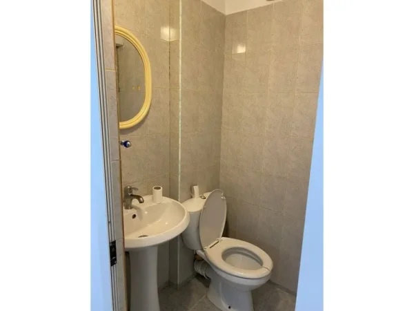 Tirane, jepet me qera 1 Katshe , 122 m² 1.500 € 