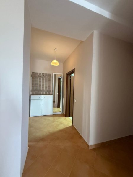 Tirane, jepet me qera 2+1 Kati 7, 600 € 