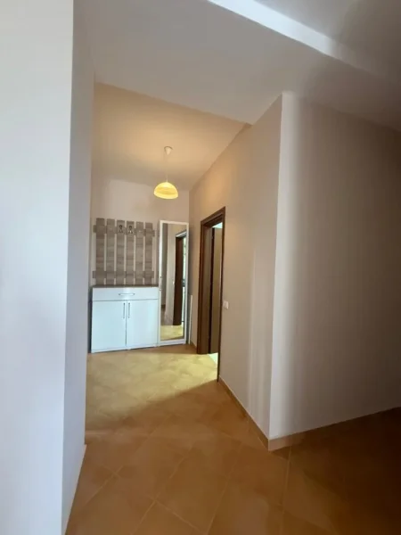 Tirane, jepet me qera 2+1 Kati 7, 600 € 
