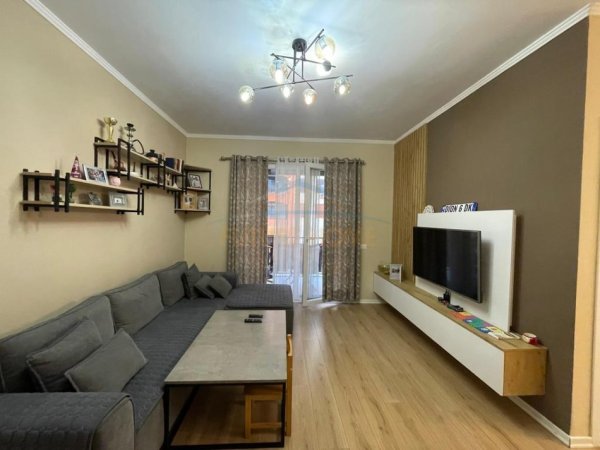 Tirane, shitet apartament 3+1+Ballkon Kati 2, 132 m² 210.000 € (Grand Gallery Yzberisht)