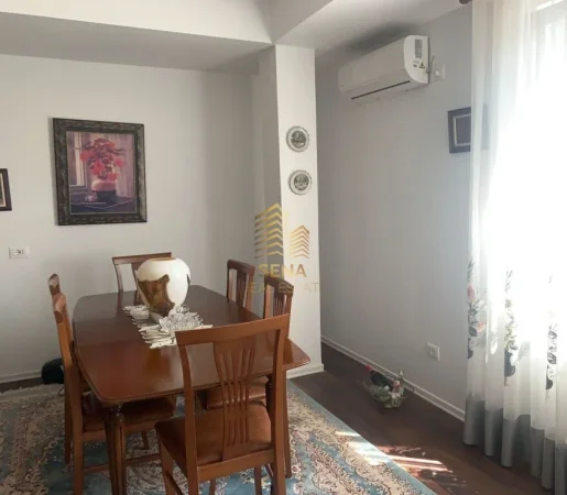 Tirane, jepet me qera Vile 2+1+Ballkon Kati 2, 100 m² 1.000 € (5 Maji)