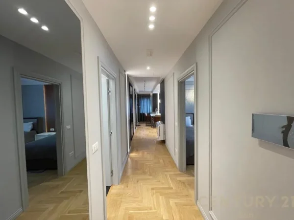 Tirane, jepet me qera apartament 2+1+Aneks+Ballkon Kati 5, 163 m² 1.750 € 