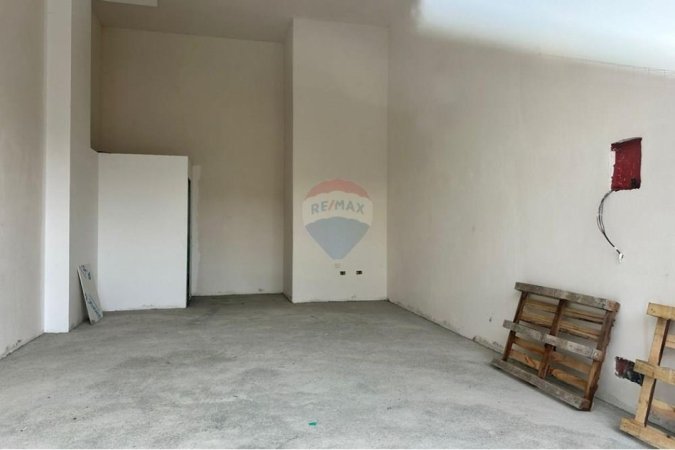 Tirane, jepet me qera dyqan Kati 0, 40 m² 600 € (Rruga Xhanfize Keko, Tiranë)