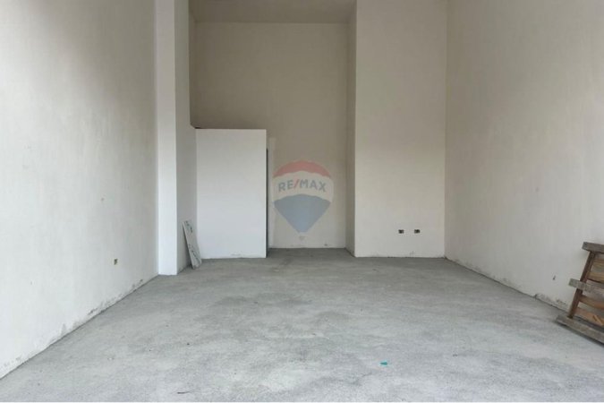Tirane, jepet me qera dyqan Kati 0, 40 m² 600 € (Rruga Xhanfize Keko, Tiranë)