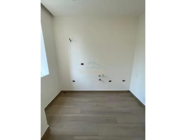 Tirane, shitet apartament 2+1+Ballkon Kati 0, 90 m² 170.000 € (Oxhaku)