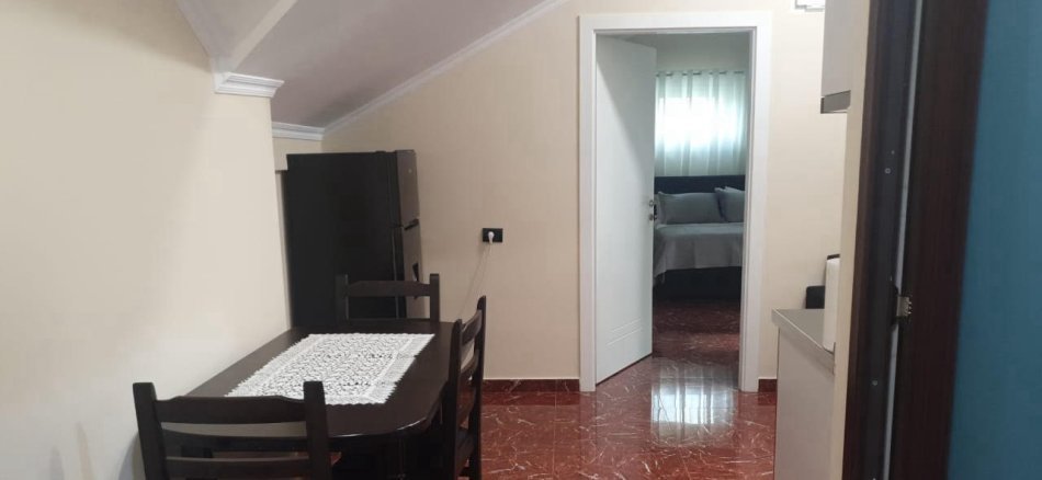 Tirane, jepet me qera apartament 1+1 Kati 2, 340 € 