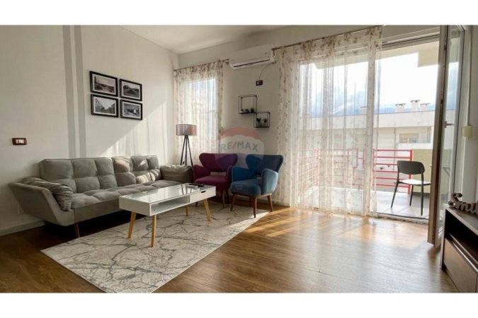 Tirane, jepet me qera apartament 1+1 Kati 8, 70 m² 700 € (Pazari i Ri - Pazari i Ri - Rruga Qemal Stafa, Tiranë)