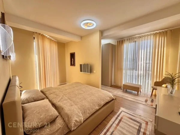 Tirane, jepet me qera apartament 2+1+Aneks+Ballkon Kati 12, 104 m² 1.400 € 