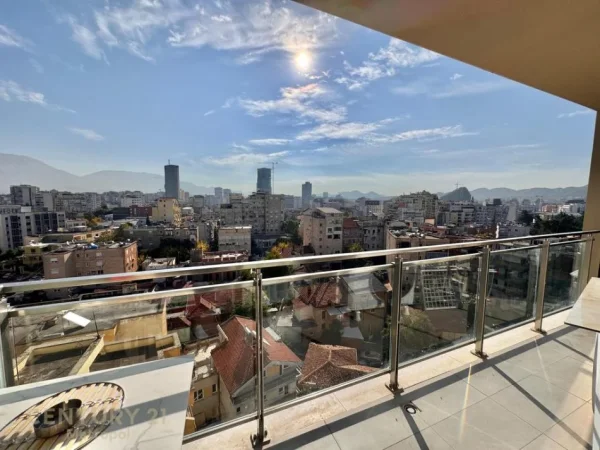 Tirane, jepet me qera apartament 2+1+Aneks+Ballkon Kati 12, 104 m² 1.400 € 