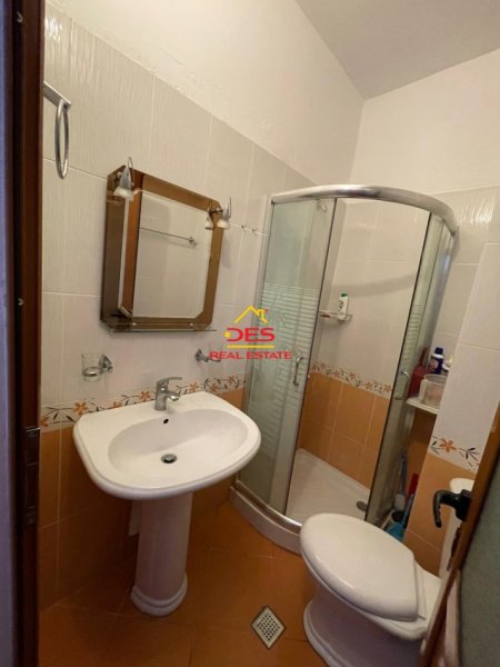 Vlore, jepet me qera apartament 1+1+Ballkon Kati 7, 50 m² 300 € (Rruga Murat Tërbaçi)