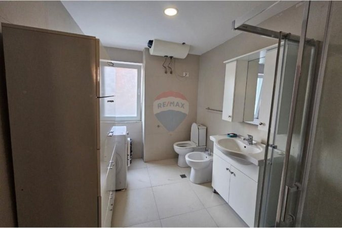 Tirane, jepet me qera apartament 1+1 Kati 2, 90 m² 650 € (Brryli, Tiranë)