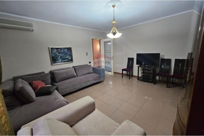 Tirane, jepet me qera apartament 1+1 Kati 2, 90 m² 650 € (Brryli, Tiranë)