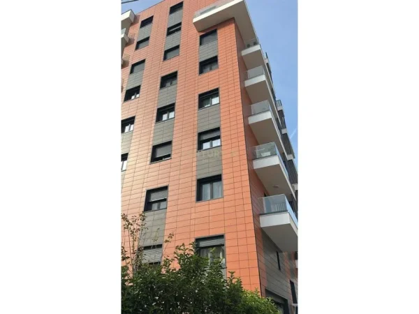 Tirane, jepet me qera apartament 2+1+Aneks+Ballkon Kati 6, 100 m² 900 € 