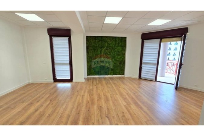 Tirane, jepet me qera zyre , 150 m² 2.000 € (Rruga Abdi Toptani Sheshi Skënderbej, Tiranë)