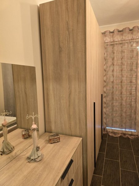 Tirane, jepet me qera apartament 2+1 Kati 5, 500 € 