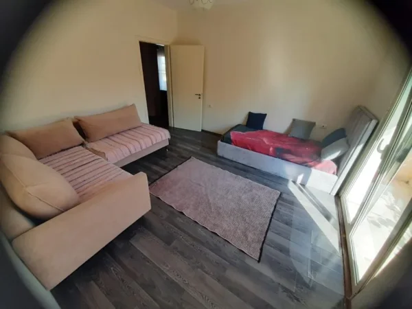 Tirane, jepet me qera shtepi 2+1 me parking Kati 2, 110 m² 400 € (Sauk)