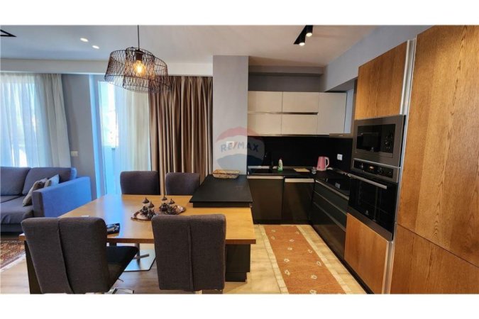 Tirane, jepet me qera apartament 2+1 Kati 7, 150 m² 1.500 € (Rruga Barrikadave Sheshi Skënderbej, Tiranë)