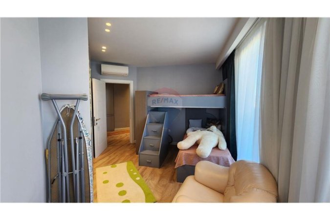 Tirane, jepet me qera apartament 2+1 Kati 7, 150 m² 1.500 € (Rruga Barrikadave Sheshi Skënderbej, Tiranë)