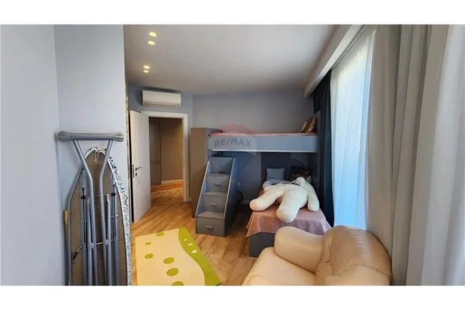 Tirane, jepet me qera apartament 2+1 Kati 7, 150 m² 1.500 € (Rruga Barrikadave Sheshi Skënderbej, Tiranë)