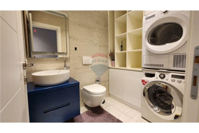 Tirane, jepet me qera apartament 2+1 Kati 7, 150 m² 1.500 € (Rruga Barrikadave Sheshi Skënderbej, Tiranë)