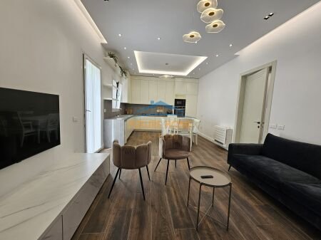 Tirane, jepet me qera apartament 4+1+Aneks+Ballkon Kati 0, 170 m² 2.500 € (MULLET)