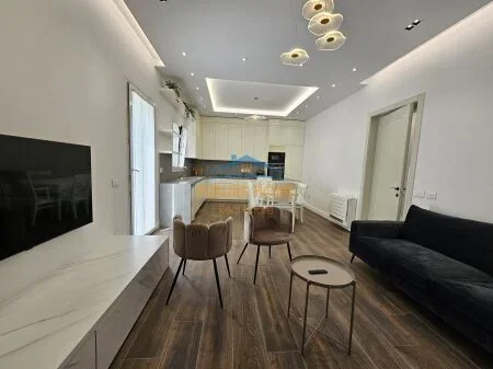 Tirane, jepet me qera apartament 4+1+Aneks+Ballkon Kati 0, 170 m² 2.500 € (MULLET)