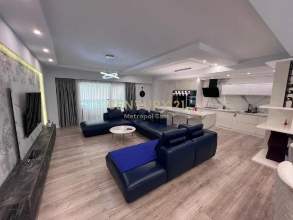 Tirane, jepet me qera apartament 3+1+Aneks+Ballkon Kati 2, 160 m² 1.800 € (Sunrise)