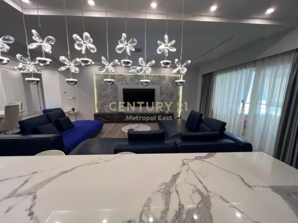 Tirane, jepet me qera apartament 3+1+Aneks+Ballkon Kati 2, 160 m² 1.800 € (Sunrise)