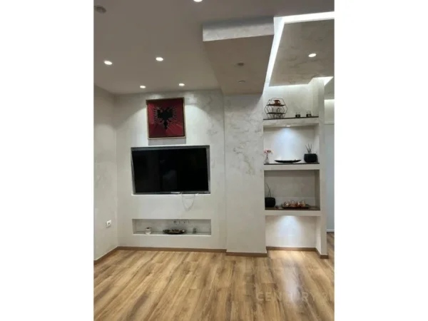 Tirane, jepet me qera apartament 2+1+Aneks+Ballkon Kati 6, 108 m² 1.000 € (Turdiu)