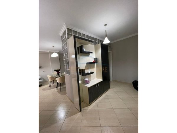 Tirane, shitet apartament 2+1 Kati 4, 100 m² 158.000 € (fresku)