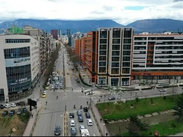 Tirane, shitet ambjent biznesi Kati 2, 219 m² 482.790 € (Rruga e Kavajes)