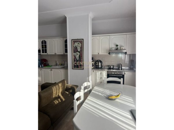 Tirane, jepet me qera apartament 2+1+Aneks+Ballkon Kati 2, 100 m² 750 € (Zogu i Zi)
