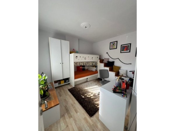Tirane, jepet me qera apartament 2+1+Aneks+Ballkon Kati 2, 100 m² 750 € (Zogu i Zi)
