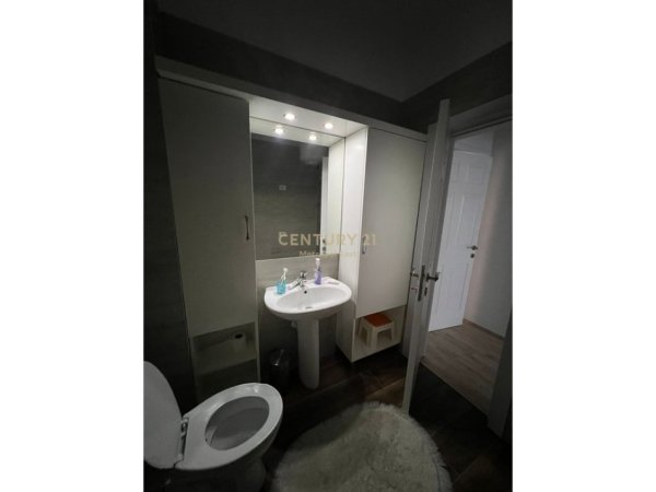 Tirane, jepet me qera apartament 2+1+Aneks+Ballkon Kati 2, 100 m² 750 € (Zogu i Zi)