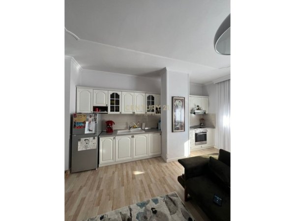 Tirane, jepet me qera apartament 2+1+Aneks+Ballkon Kati 2, 100 m² 750 € (Zogu i Zi)