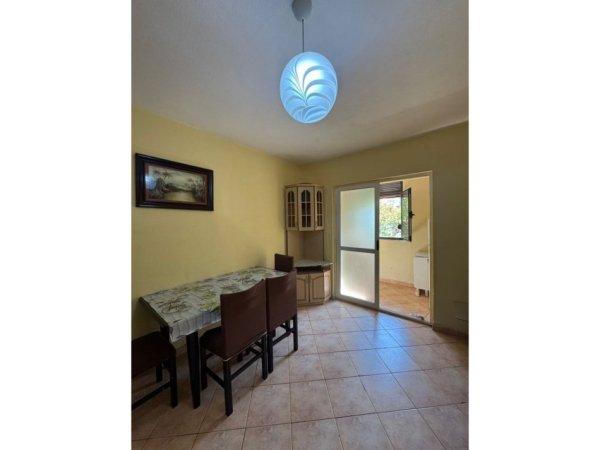 Tirane, jepet me qera apartament 1+1 Kati 2, 50 m² 350 € 