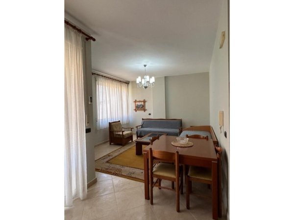 Durres, jepet me qera apartament 1+1 Kati 2, 400 € (Shkembi i Kavajes. Pallati &quot;Praia Garden&quot;)